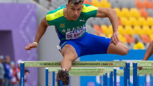 Vinícius de Brito passa para a semifinal dos 110 m com barreiras (Lucas Dantas/CBAt)